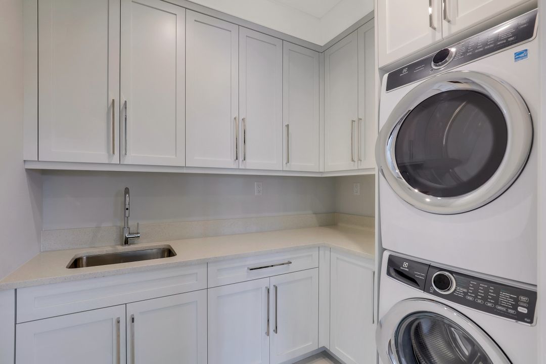 940 17th Ave S, Naples, FL 34102