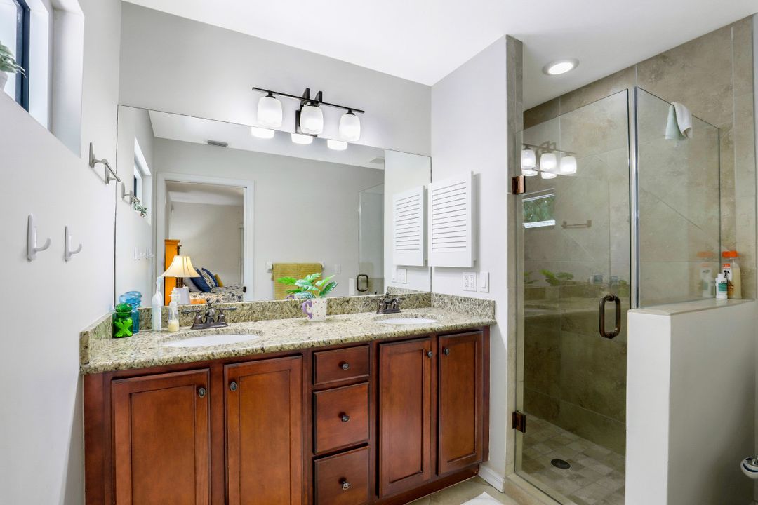 1561 Logan Ct, Naples, FL 34116