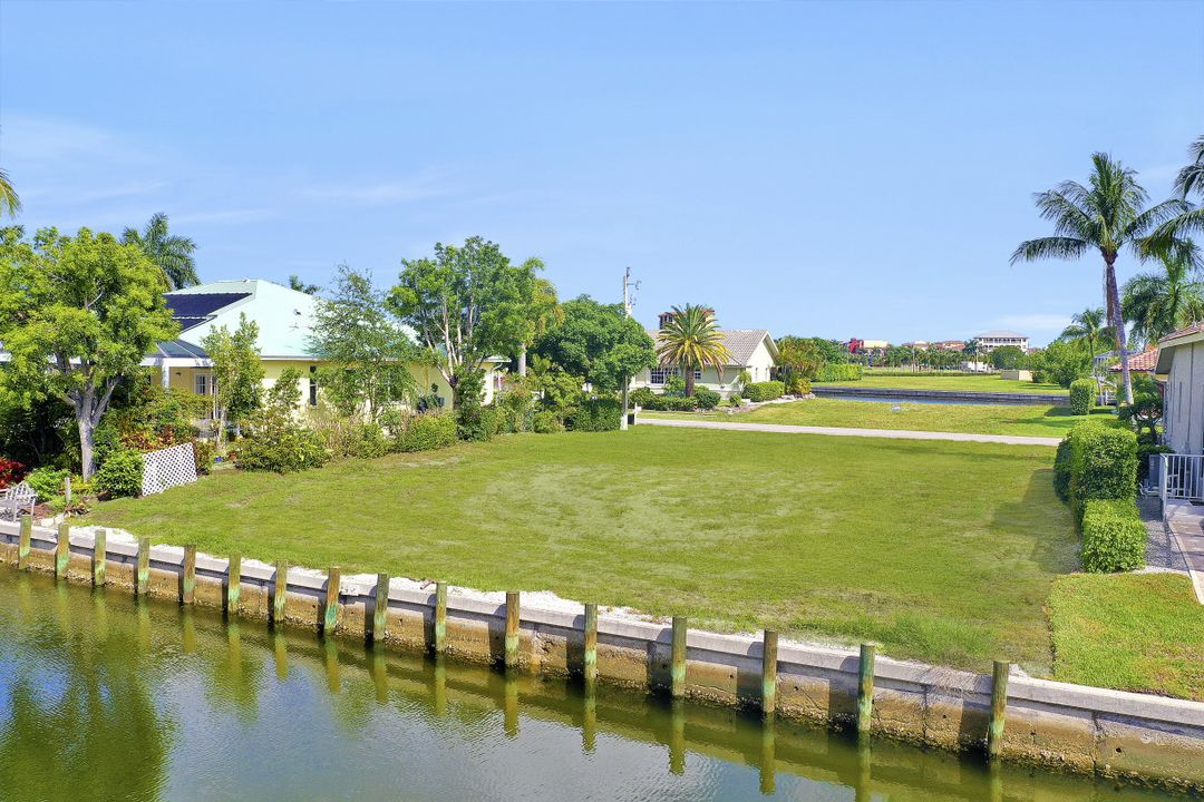 977 Hunt Ct, Marco Island, FL 34145