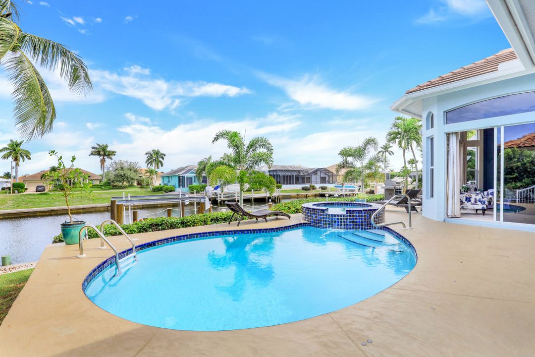 231 Seahorse Ct, Marco Island, FL 34145