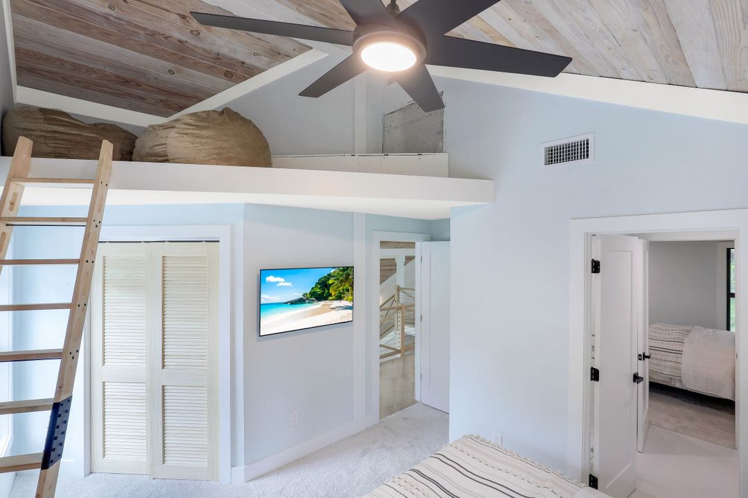 5019 Hawthorn Woods Way, Naples, FL 34116
