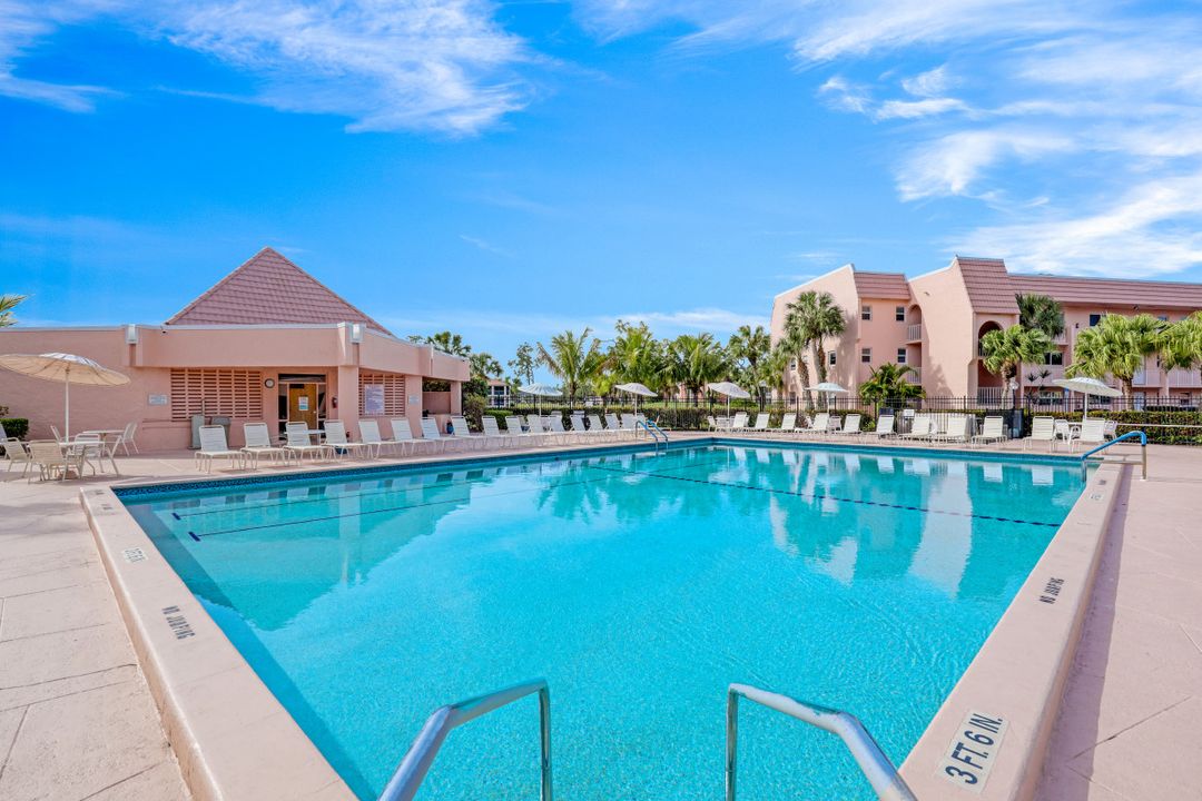 300 Forest Lakes Blvd #102, Naples, FL 34105