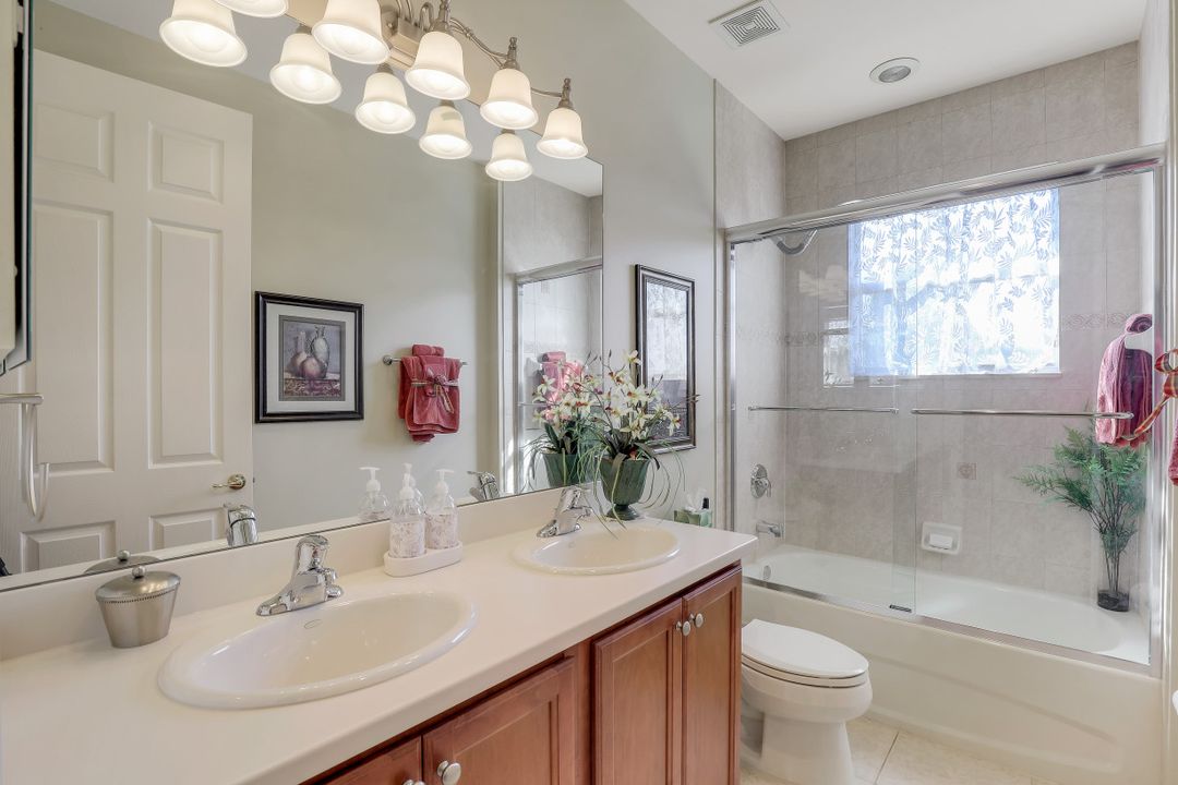 10106 Mimosa Silk Dr, Fort Myers, FL 33913