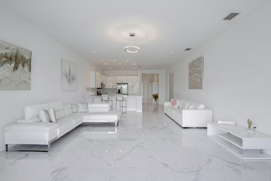 4488 Aurora St, Naples, FL 34119