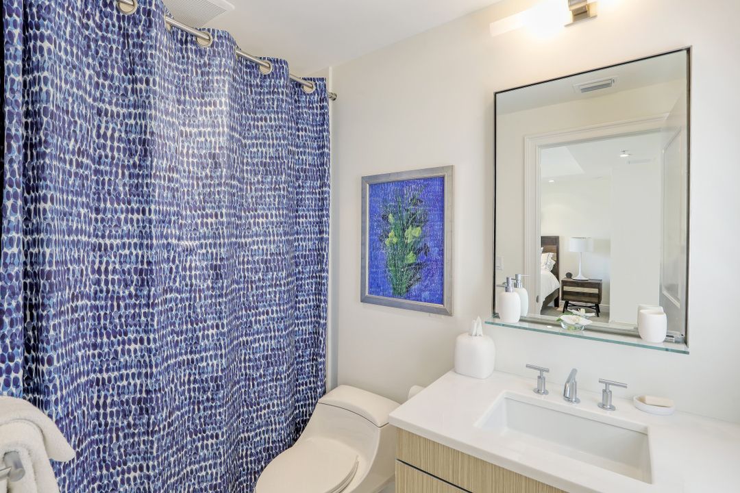 270 5th Ave S #H-2, Naples, FL 34102