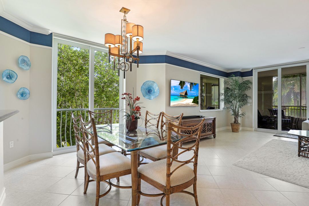 2748 Tiburon Blvd E #202, Naples, FL 34109