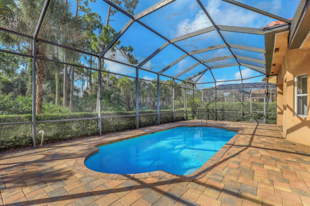 1985 Par Dr, Naples, FL 34120