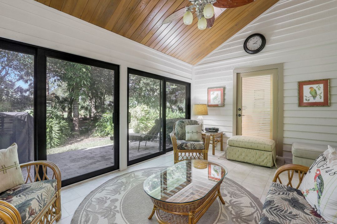 581 Gulf Park Dr, Naples, FL 34108