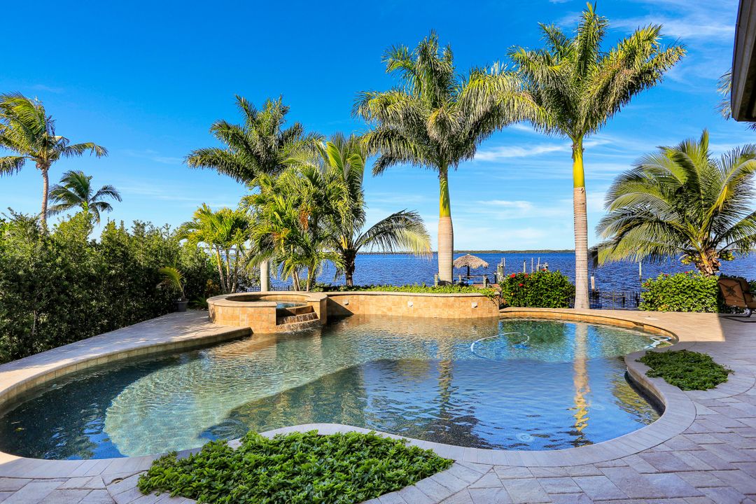 3944 W Riverside Dr, Fort Myers, FL 33901
