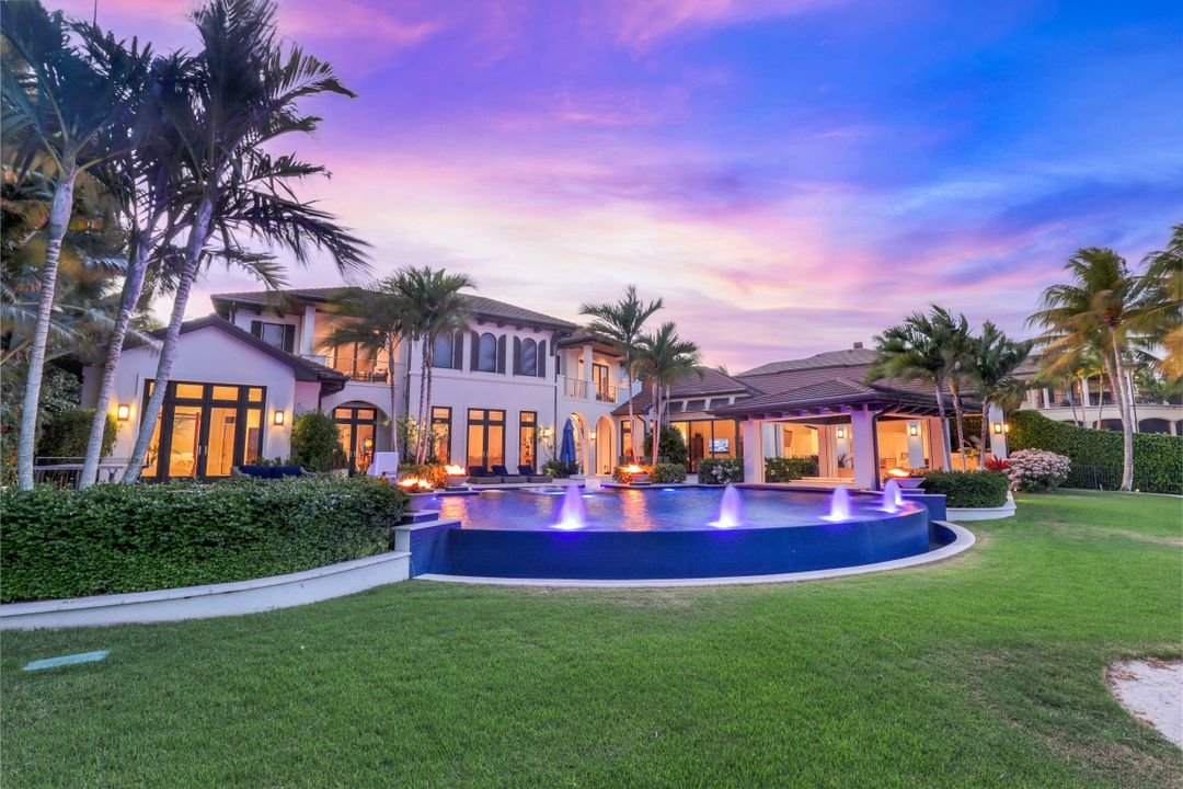 970 Aqua Cir, Naples, FL 34102