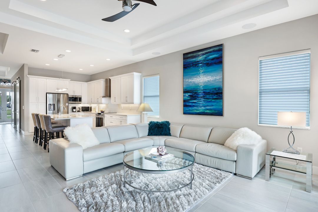 693 105th Ave N, Naples, FL 34108