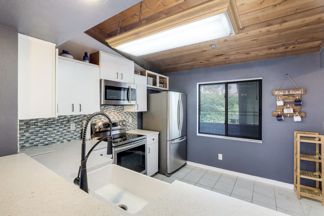 3018 Kings Lake Blvd #3018, Naples, FL 34112