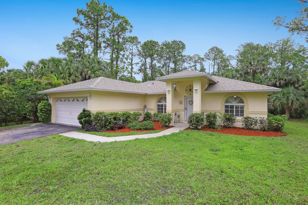 560 4th St NE, Naples, FL 34120