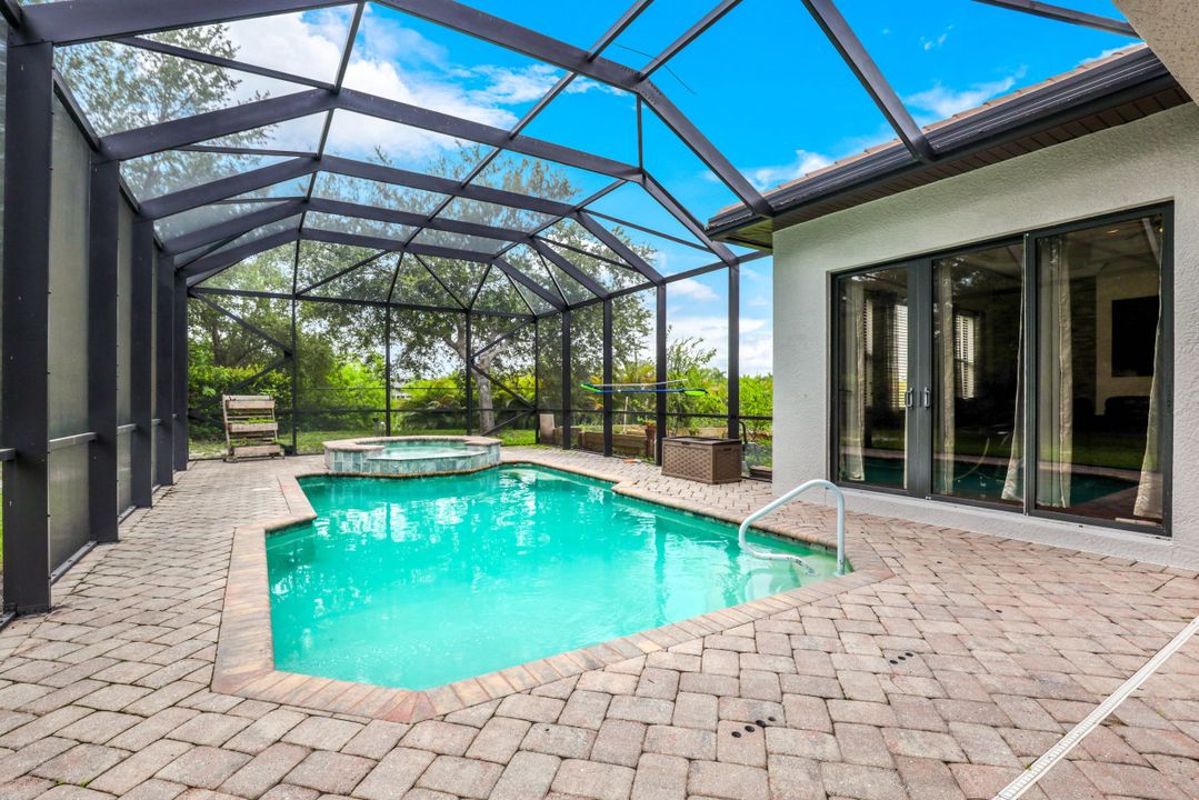 1434 Serrano Cir, Naples, FL 34105