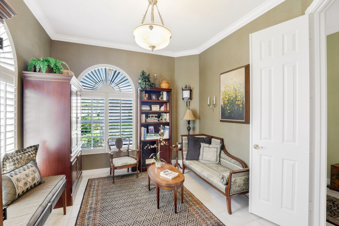 5981 Bermuda Ln, Naples, FL 34119