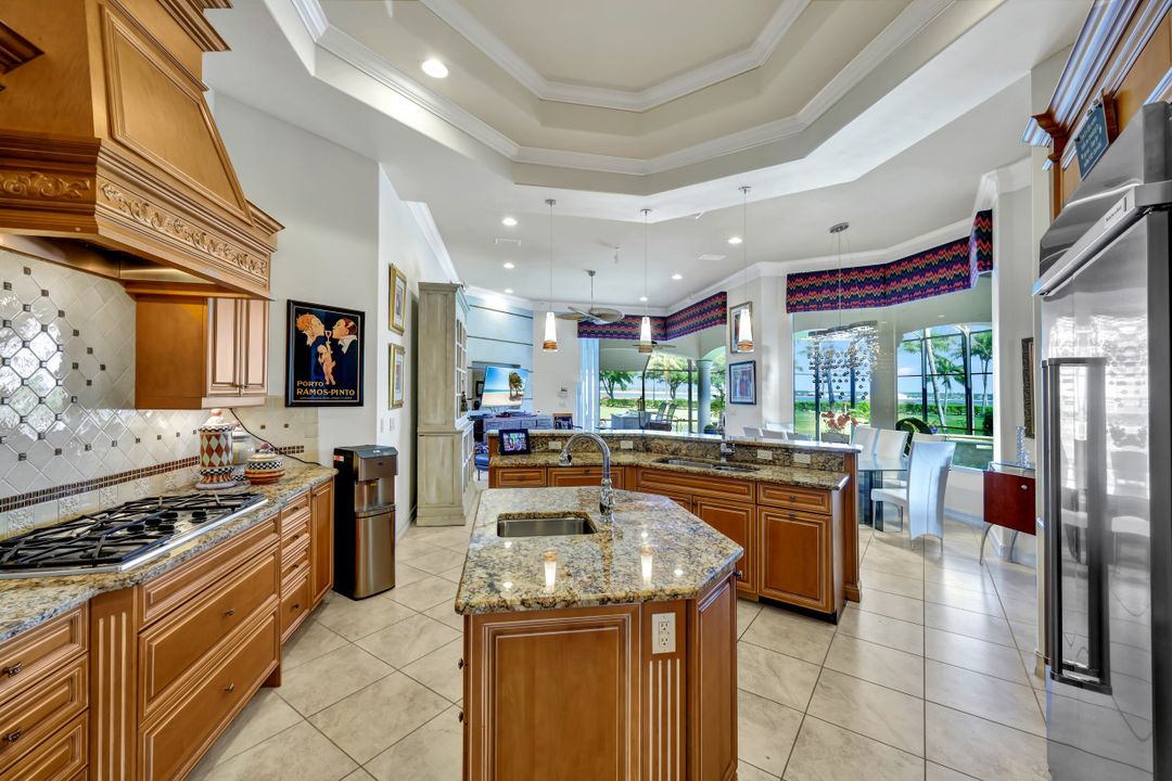 18020 Via Bellamare Ln, Miromar Lakes, FL 33913