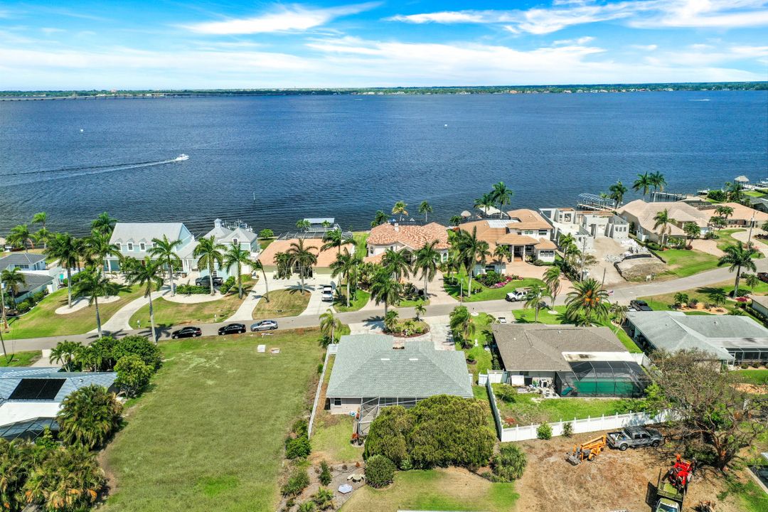 3332 SE 22nd Pl, Cape Coral, FL 33904