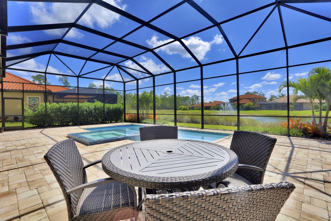 1622 Songbird Ct, Naples, FL 34120