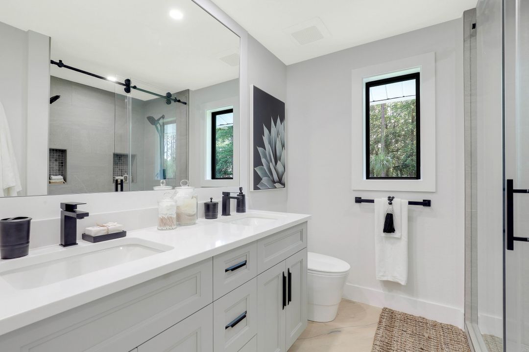 5019 Hawthorn Woods Way, Naples, FL 34116