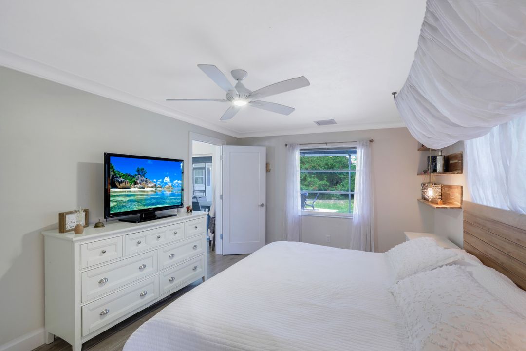 633 Cypress Way E, Naples, FL 34110