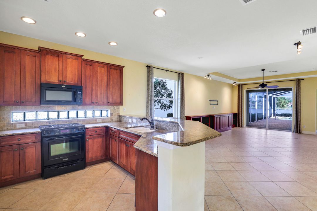 9400 La Bianco St, Fort Myers, FL 33967