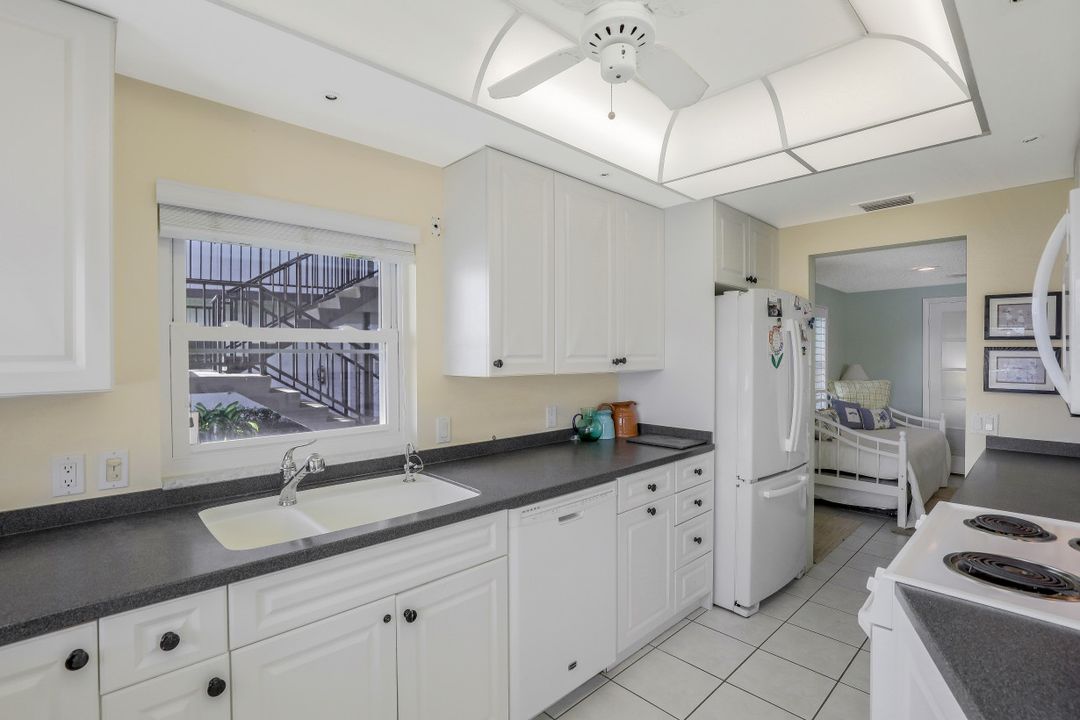 3400 Gulf Shore Blvd N #J-1, Naples, FL 34103