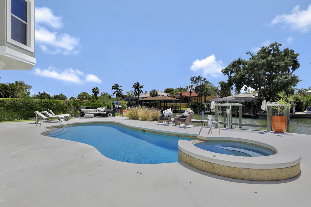 390 Seabee Ave, Naples, FL 34108