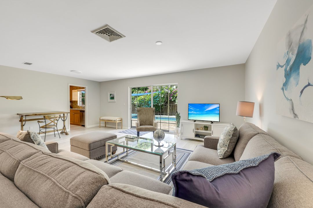 1320 Woodridge Ave, Naples, FL 34103
