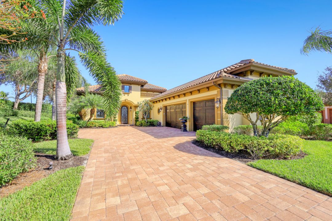 6287 Serano Way, Naples, FL 34113