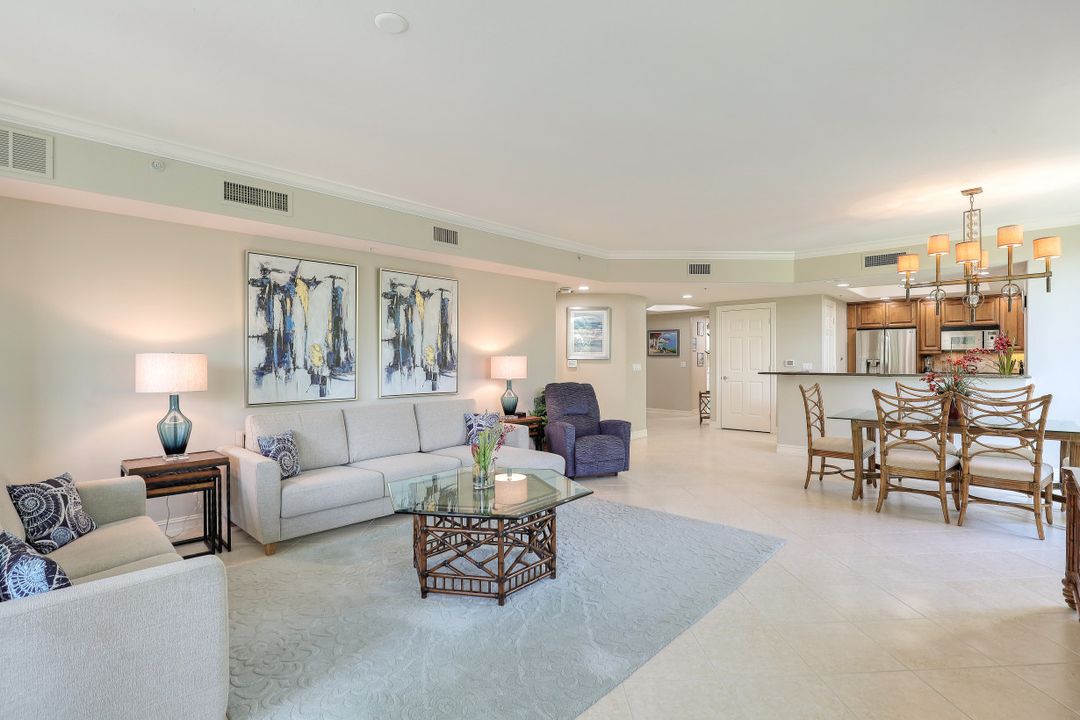 2748 Tiburon Blvd E #202, Naples, FL 34109