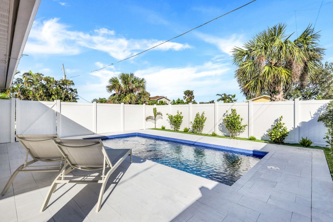 703 92nd Ave N, Naples, FL 34108