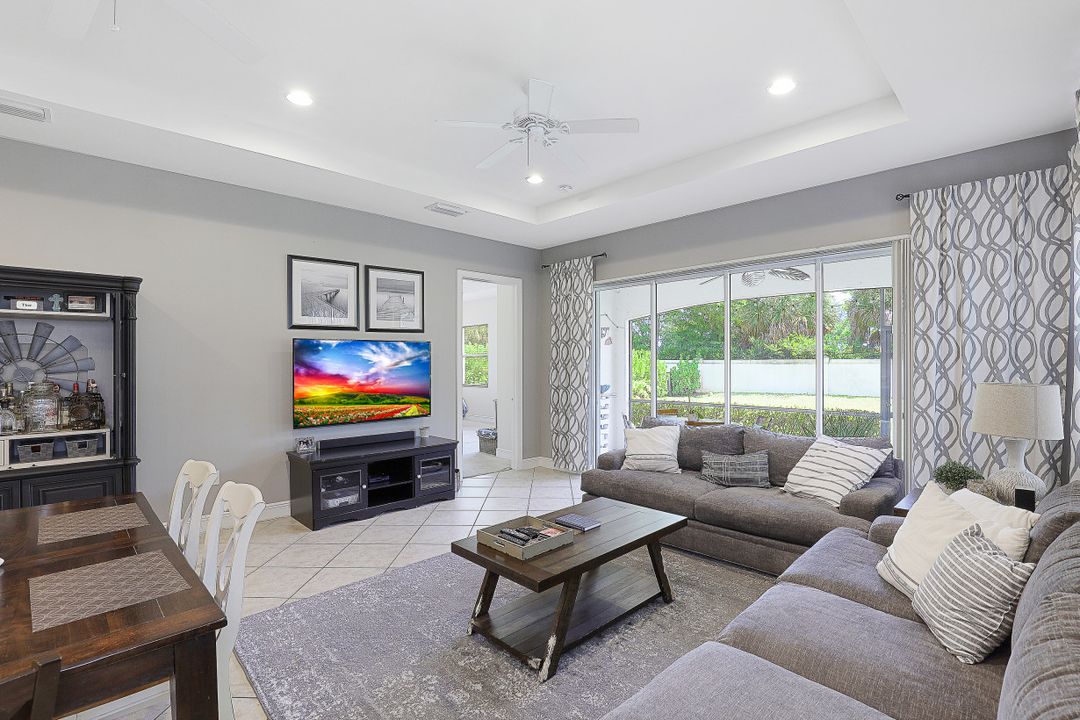 13484 Cambridge Ln, Naples, FL 34109