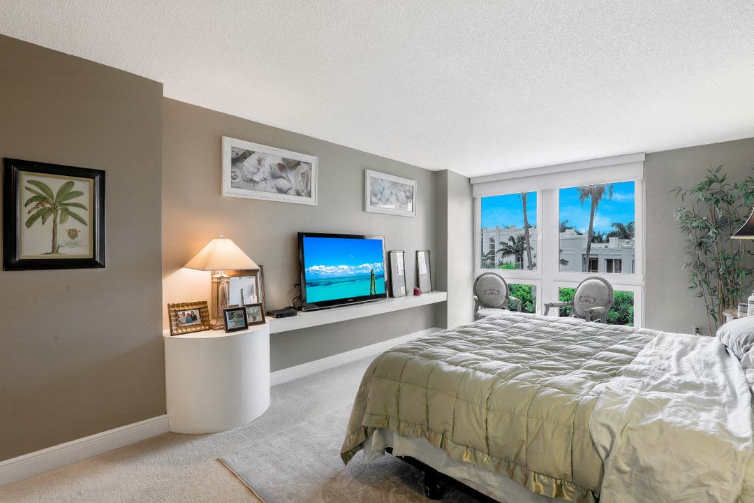 4031 Gulf Shore Blvd  #4F, Naples, FL 34103