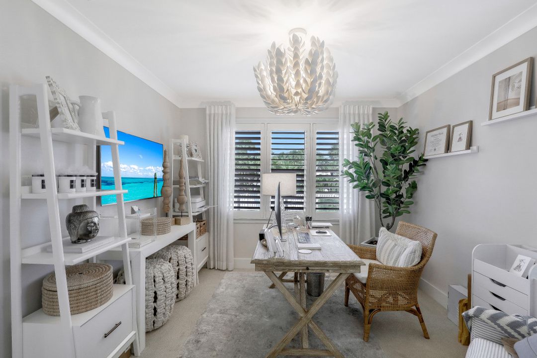 225 5th Ave S #104, Naples, FL 34102