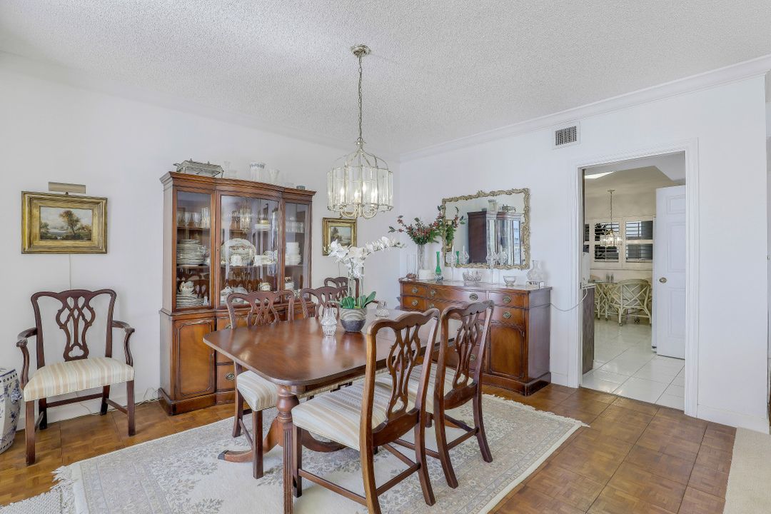 4051 Gulf Shore Blvd N #1105, Naples, FL 34103