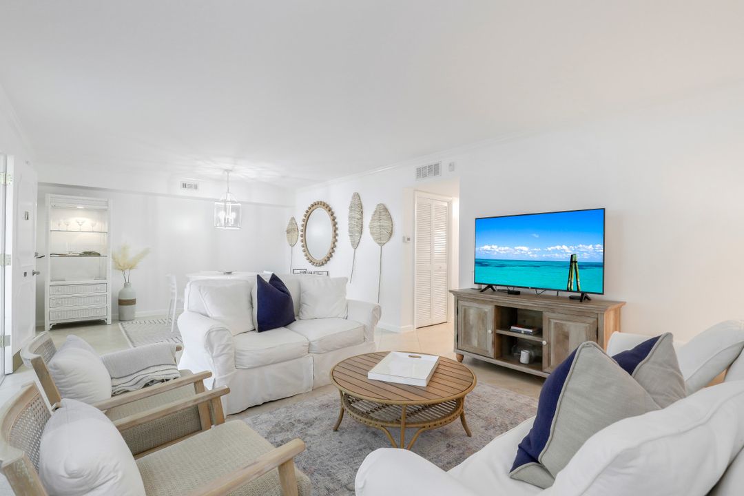 2900 Gulf Shore Blvd N #102, Naples, FL 34103