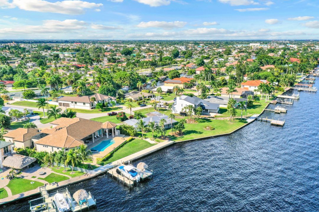 5271 Nautilus Dr, Cape Coral, FL 33904