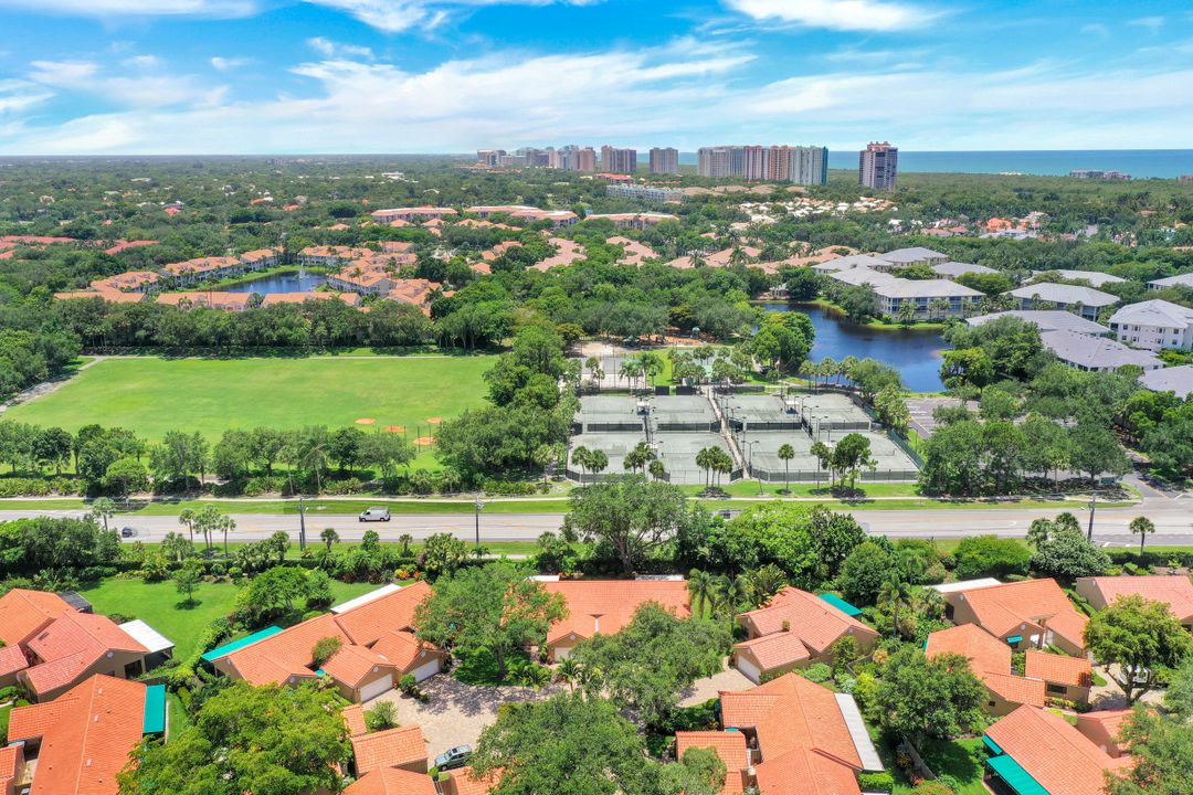 736 Reef Point Cir, Naples, FL 34108