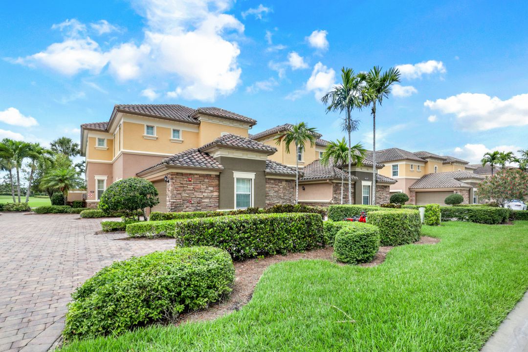 9525 Ironstone Terrace #Unit 202, Naples, FL 34120