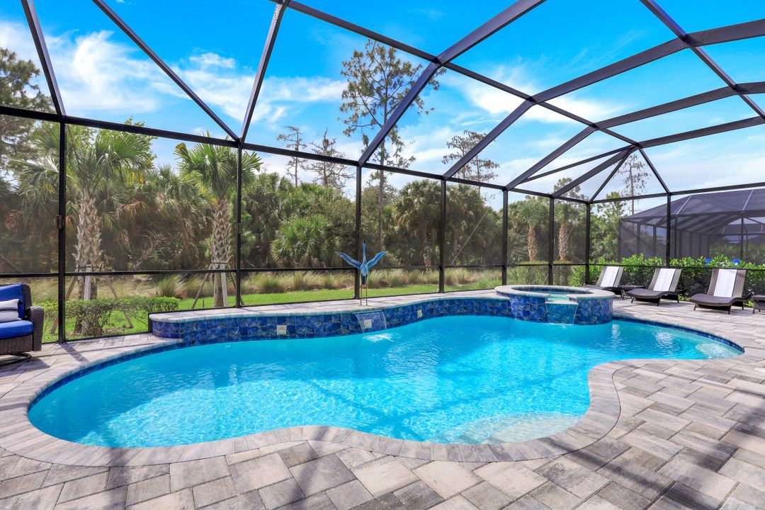 9483 Greyhawk Trl, Naples, FL 34120