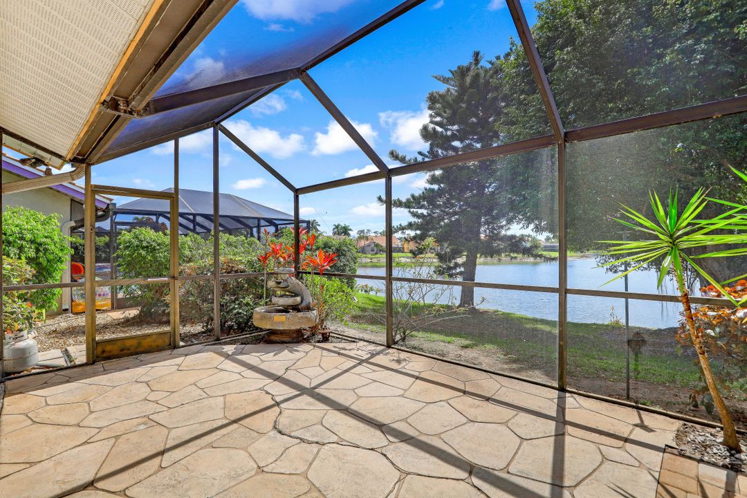 158 St James Way, Naples, FL 34104