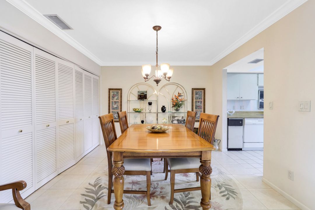 560 Retreat Dr #201, Naples, FL 34110