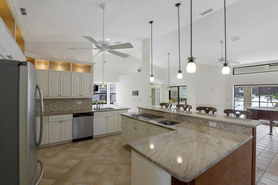 158 St James Way, Naples, FL 34104