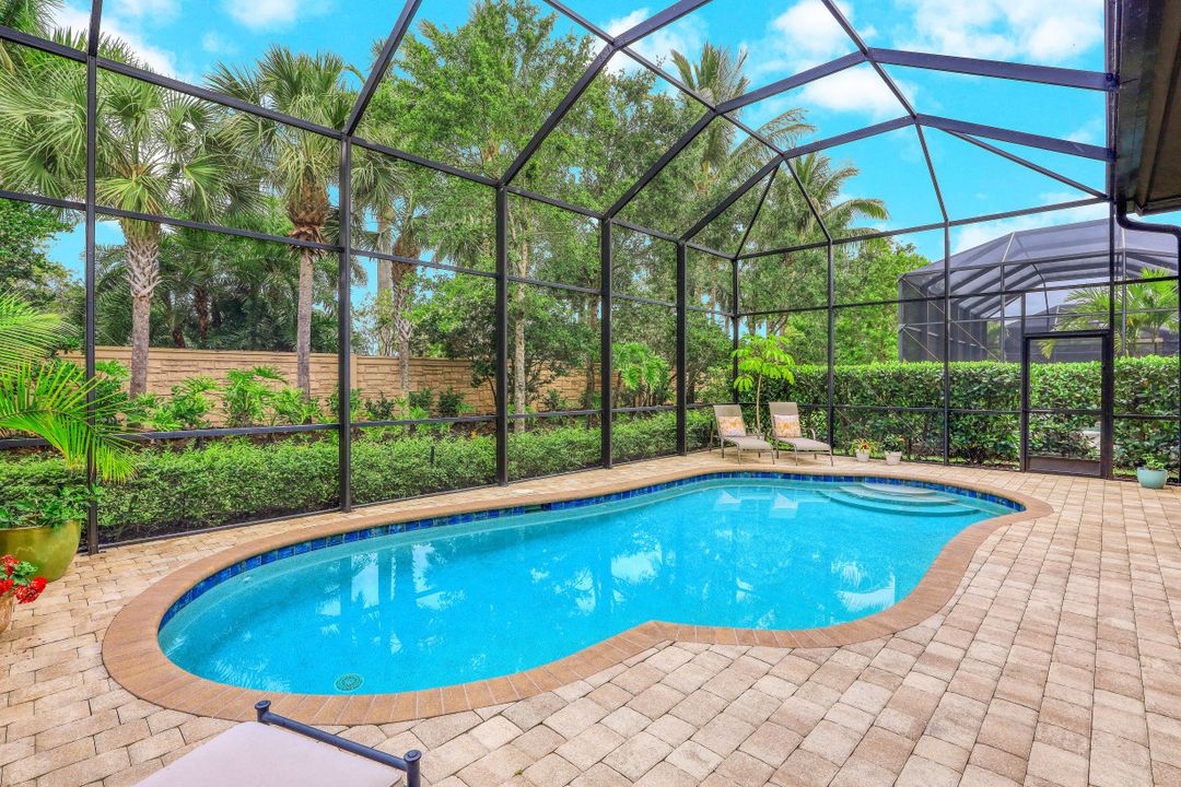 7327 Lantana Cir, Naples, FL 34119