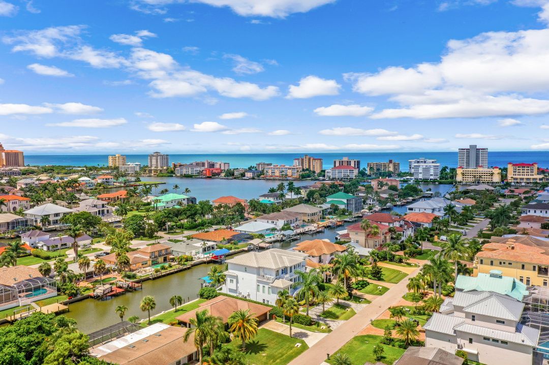 466 Tradewinds Ave, Naples, FL 34108