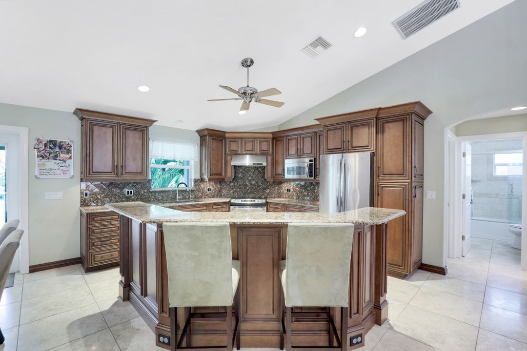 5660 Spanish Oaks Ln, Naples, FL 34119