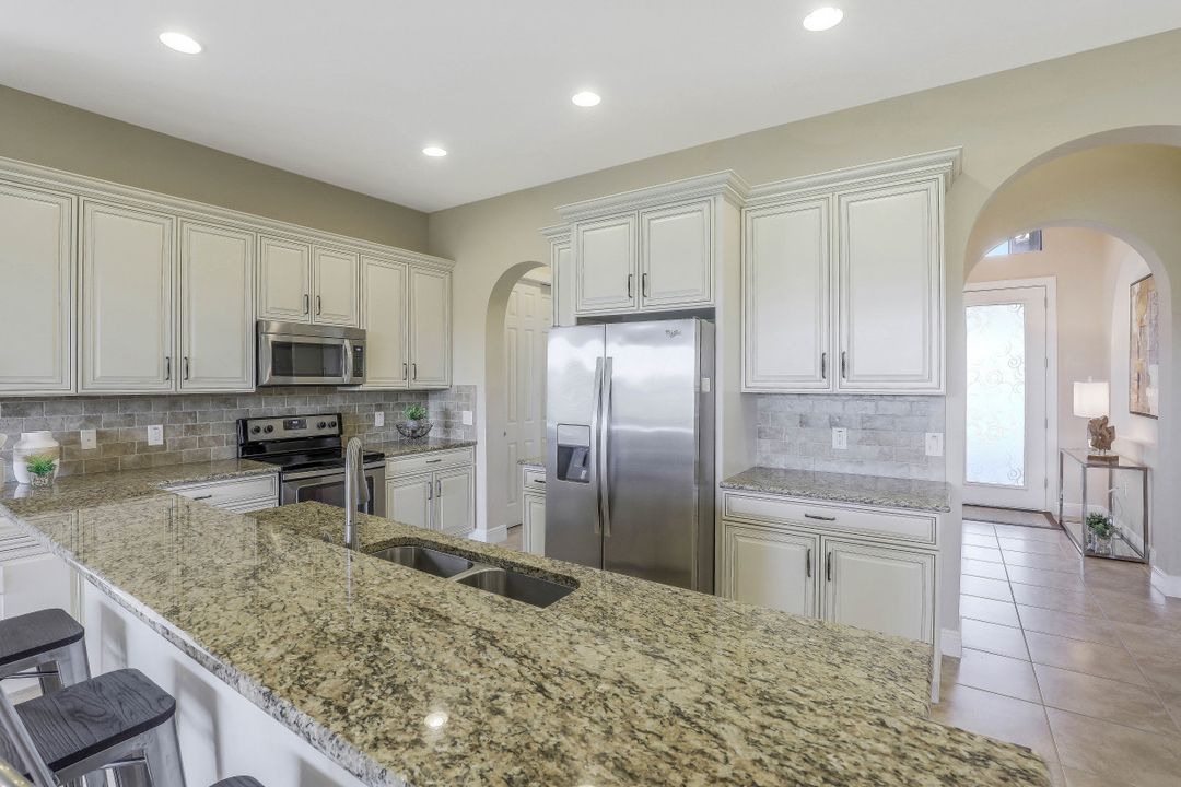 12471 Kentwood Ave, Fort Myers, FL 33913