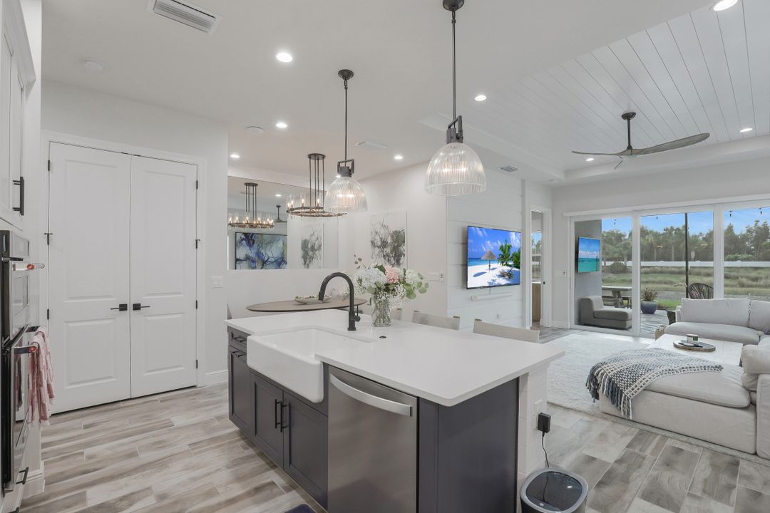 8967 St Lucia Dr, Naples, FL 34114