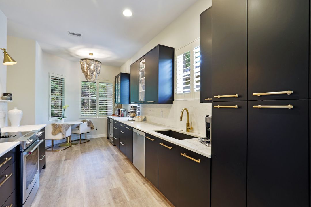 762 Vistana Cir, Naples, FL 34119