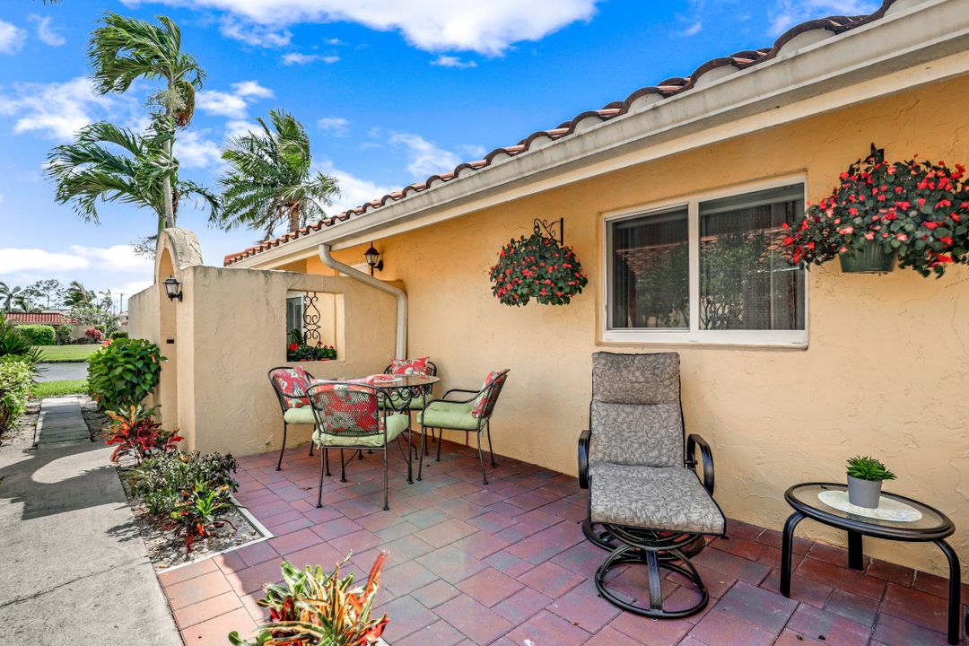 146 Harrison Rd, Naples, FL 34112